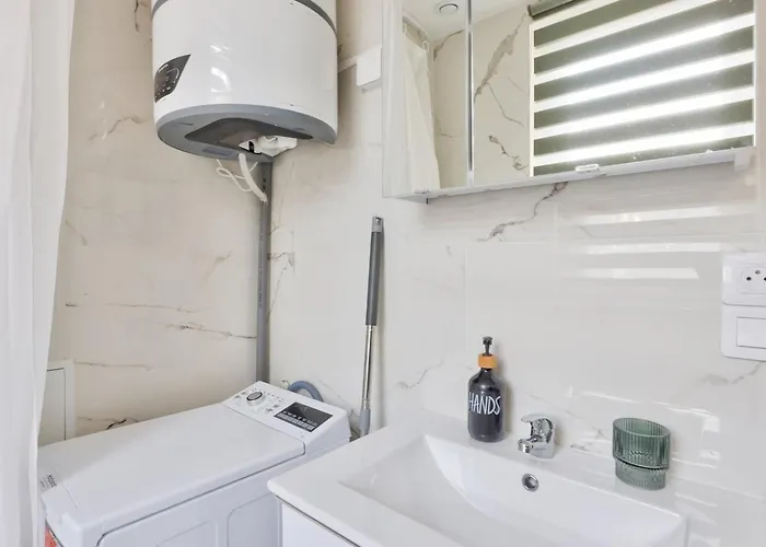 Cosy A 1min A Pied Du Metro Porte Des Lilas Apartment *