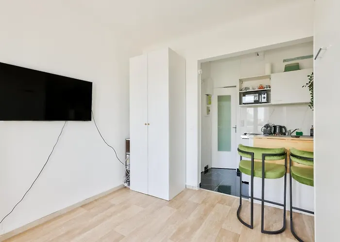 Cosy A 1min A Pied Du Metro Porte Des Lilas Apartment